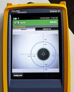 Fluke FiberInspector showing a passing fibre connector end-face inspection