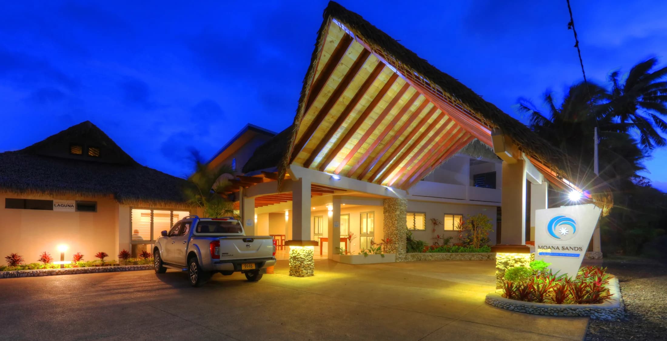 Moana Sands Lagoon Resort in the evening