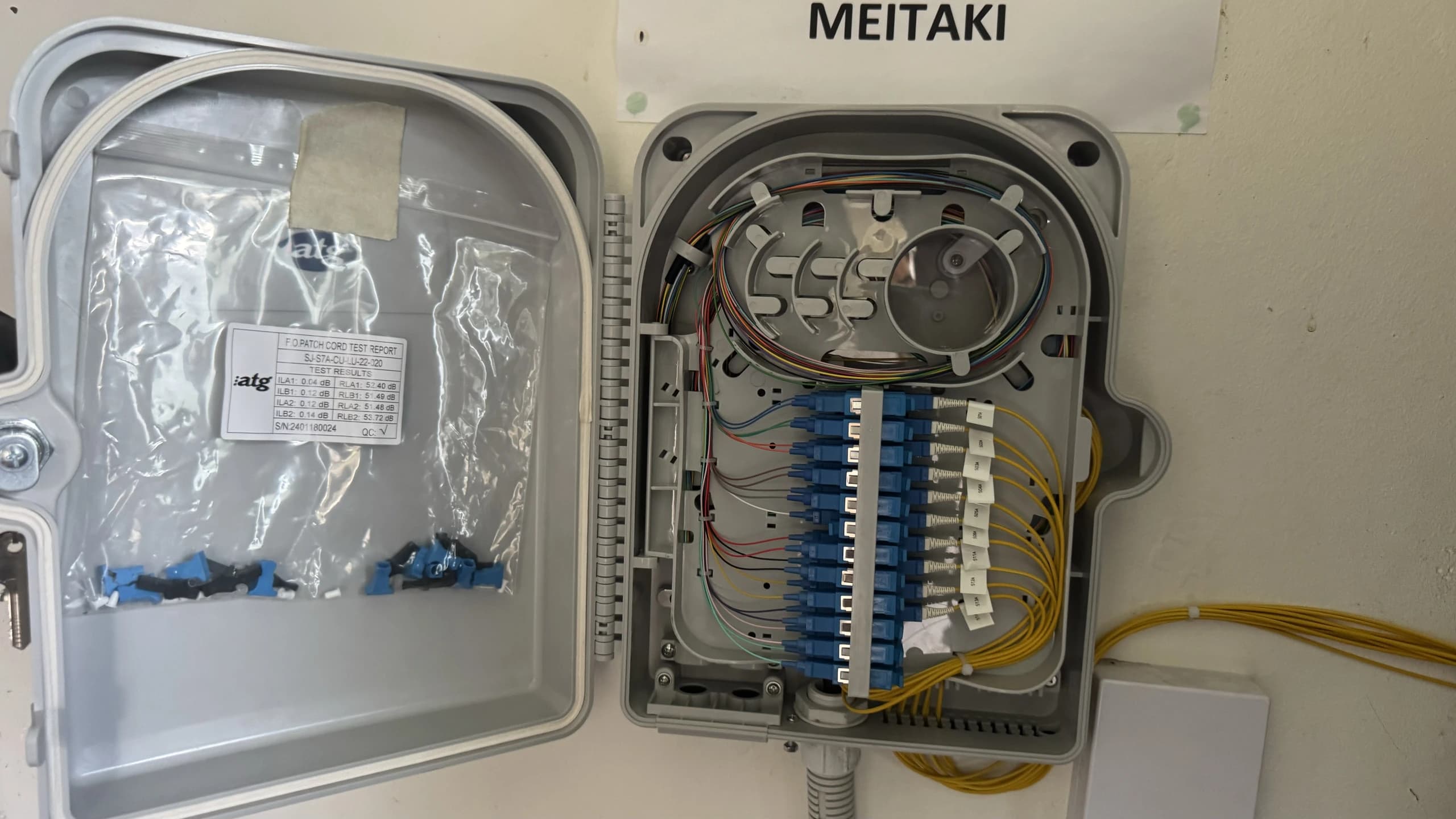 Optical LAN fibre distribution enclosure with labelled terminations